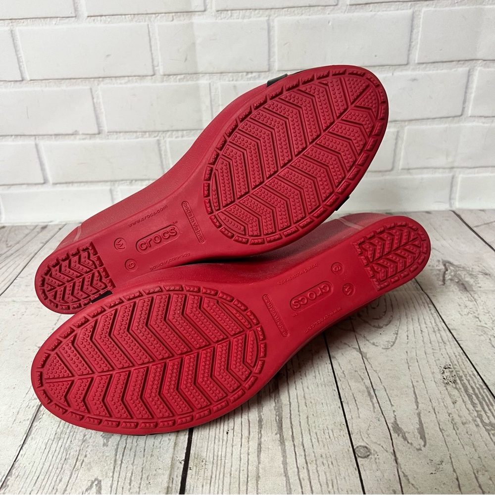 Crocs Cap Toe Wedge Heel Red Black Wedges Women Size 9 - Picture 6 of 8